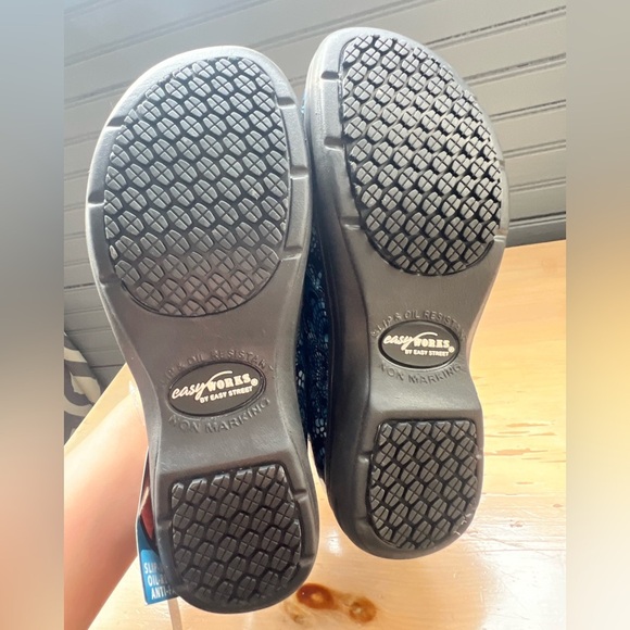 Easy Works Women's Bind Health Care Professional Shoes Clogs Blue Print 6.5 - Picture 3 of 6